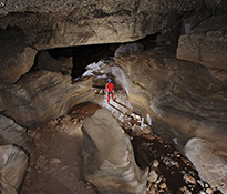 More than 1000 caves with many galleries